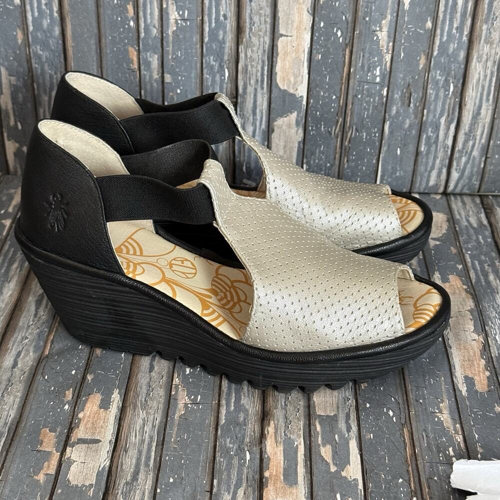 Fly London Yall Wedge Womens Sz 39 US 8 Light Mettalic/Black Leather Sandals